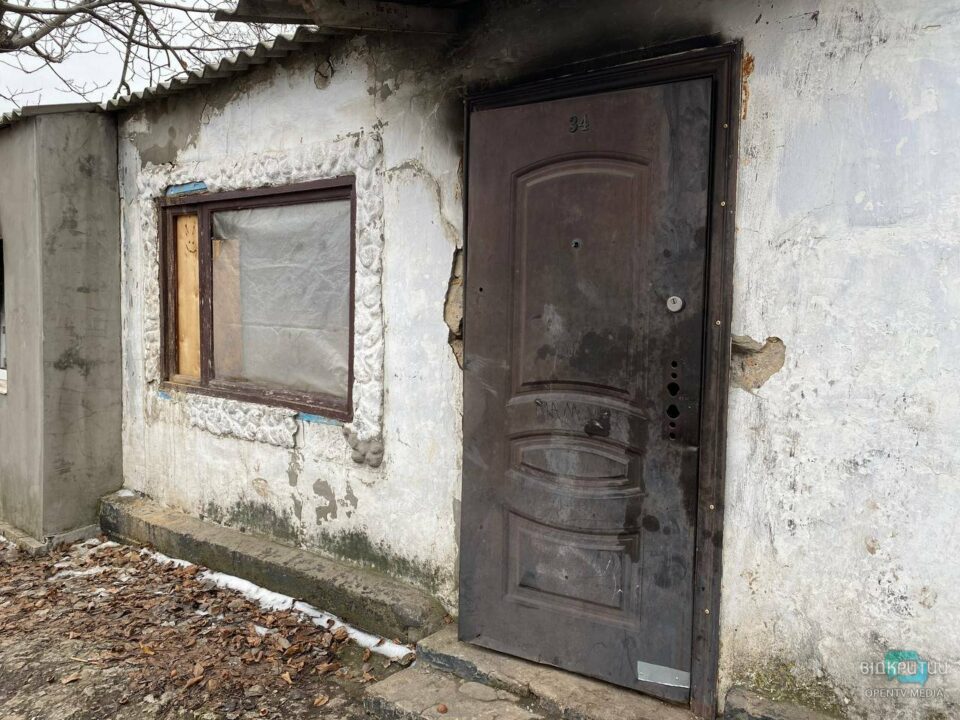В Днепре cгорел одноэтажный дом: 70-летняя женщина и ее трое внуков осталась без жилья - рис. 5
