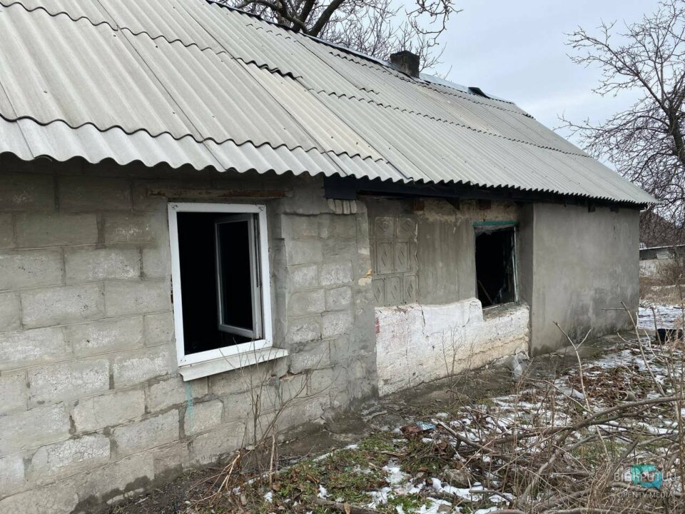 В Днепре cгорел одноэтажный дом: 70-летняя женщина и ее трое внуков осталась без жилья - рис. 10
