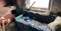 В Днепре cгорел одноэтажный дом: 70-летняя женщина и ее трое внуков осталась без жилья - рис. 11
