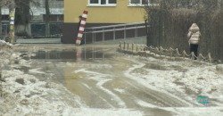 В Днепре дорога на Мандрыковской превратилась в непроходимое болото - рис. 6