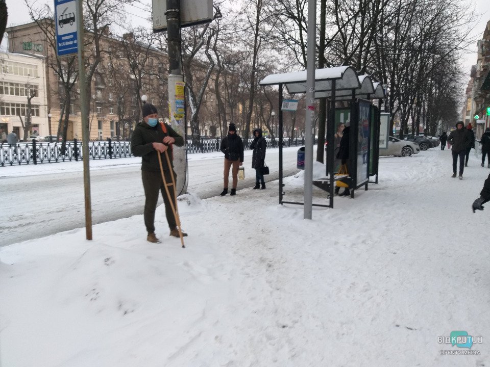 В Днепре из-за сильного снегопада затруднено движение общественного транспорта - рис. 3