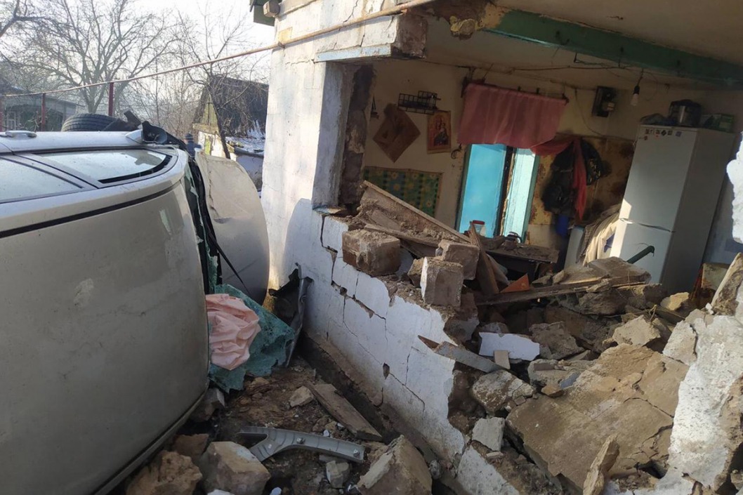 В Днепропетровской области автомобиль влетел в частный дом: пострадало 5 людей, в том числе дети - рис. 3