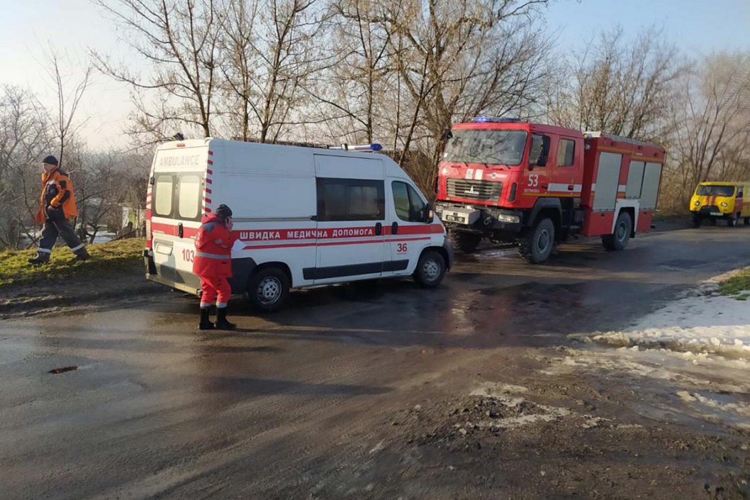 В Днепропетровской области автомобиль влетел в частный дом: пострадало 5 людей, в том числе дети - рис. 2