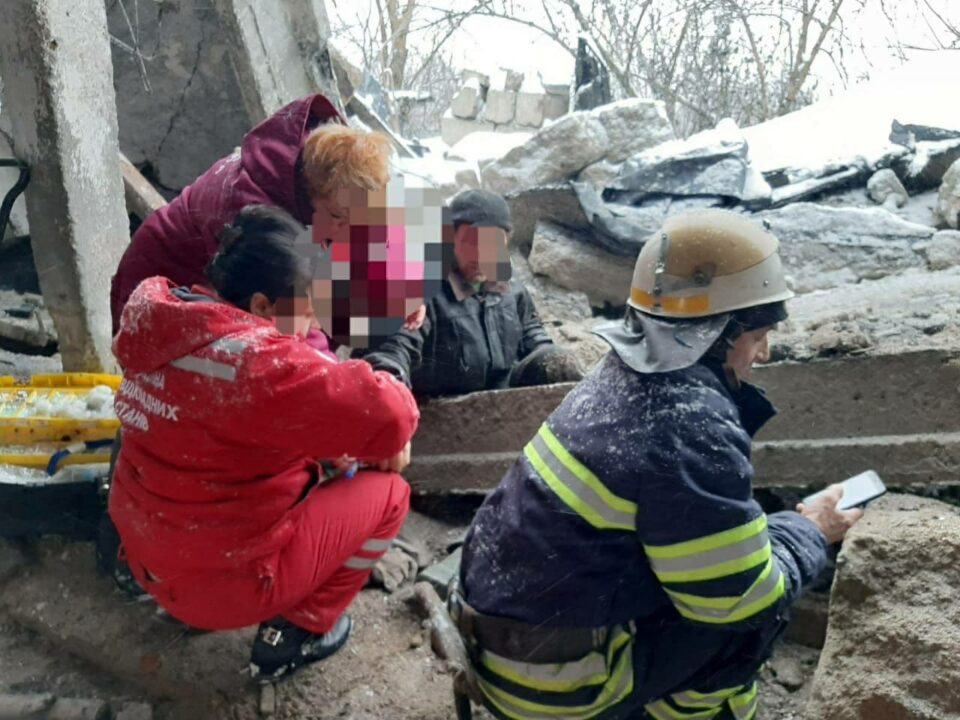 В Днепропетровской области на сборщика металла упала бетонная плита: приехавшая на вызов скорая сломалась (ФОТО) - рис. 2