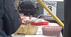 Для хорошего настроения: в Днепре водитель маршрутки угощает пассажиров конфетами - рис. 5