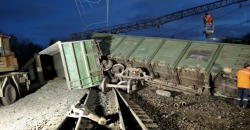 На Приднепровской железной дороге сошел с рельсов грузовой поезд - рис. 1