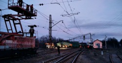 Сотрудники «Укрзалізниці» восстановили движение поездов на приднепровской железной дороге - рис. 21
