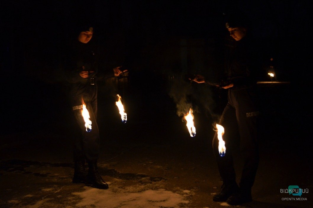 В Днепре ко Дню Государственного Герба Украины курсанты провели масштабный флешмоб - рис. 5