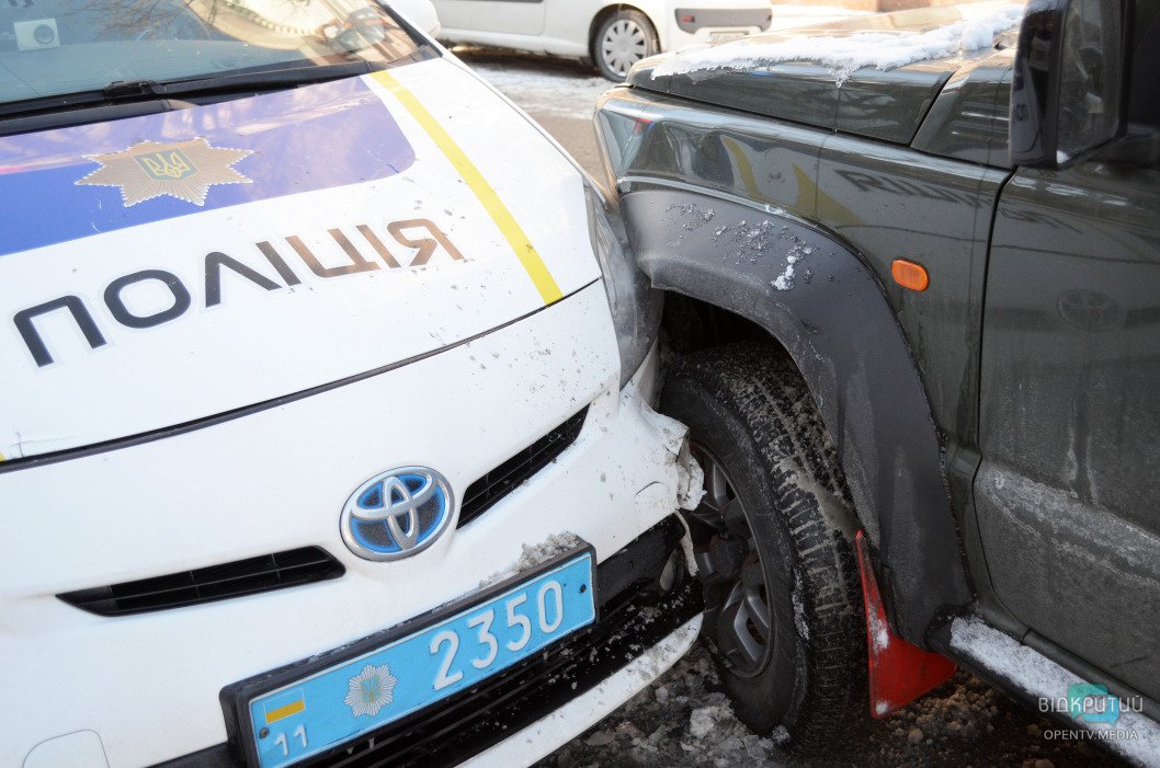 В центре Днепра автомобиль патрульной полиции врезался в джип - рис. 4