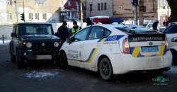 В центре Днепра автомобиль патрульной полиции врезался в джип - рис. 17