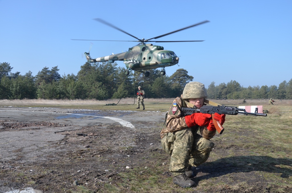 Под Днепром десантники 25-й бригады оттачивают боевое мастерство (ФОТО) - рис. 4