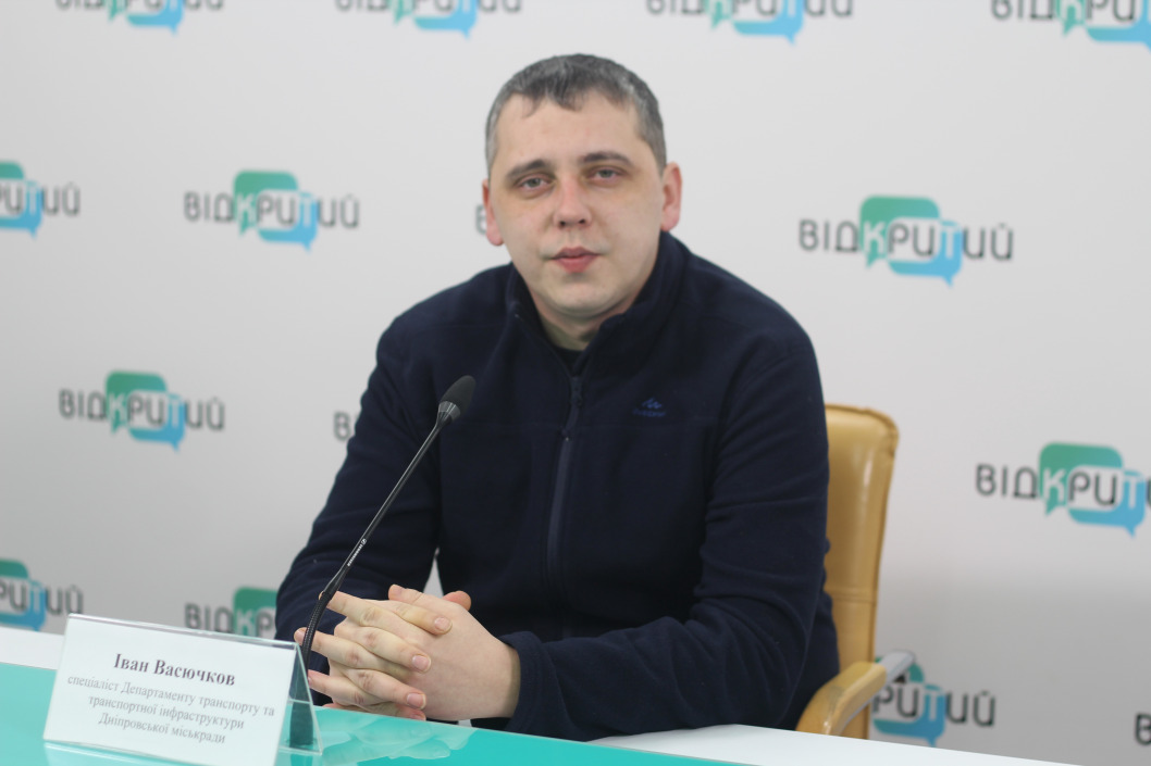 Сильний снігопад та ожеледиця: як негода вплинула на роботу громадського транспорту Дніпра - рис. 1