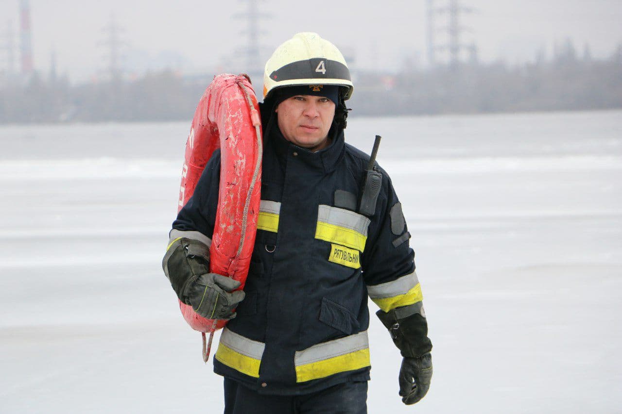 В Днепре со льдины спасли 6 рыбаков (ВИДЕО + ФОТО) - рис. 2