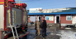 В Кривом Роге на рынке горело здание с магазинами (ФОТО) - рис. 5