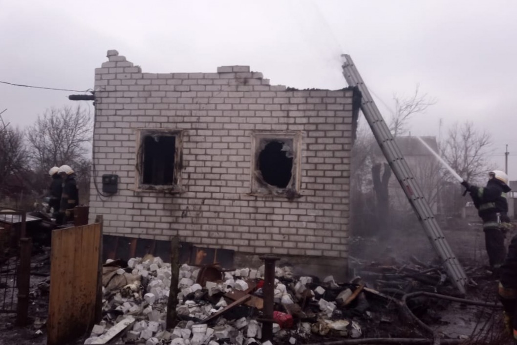 В Павлограде полностью сгорел одноэтажный дом - рис. 3