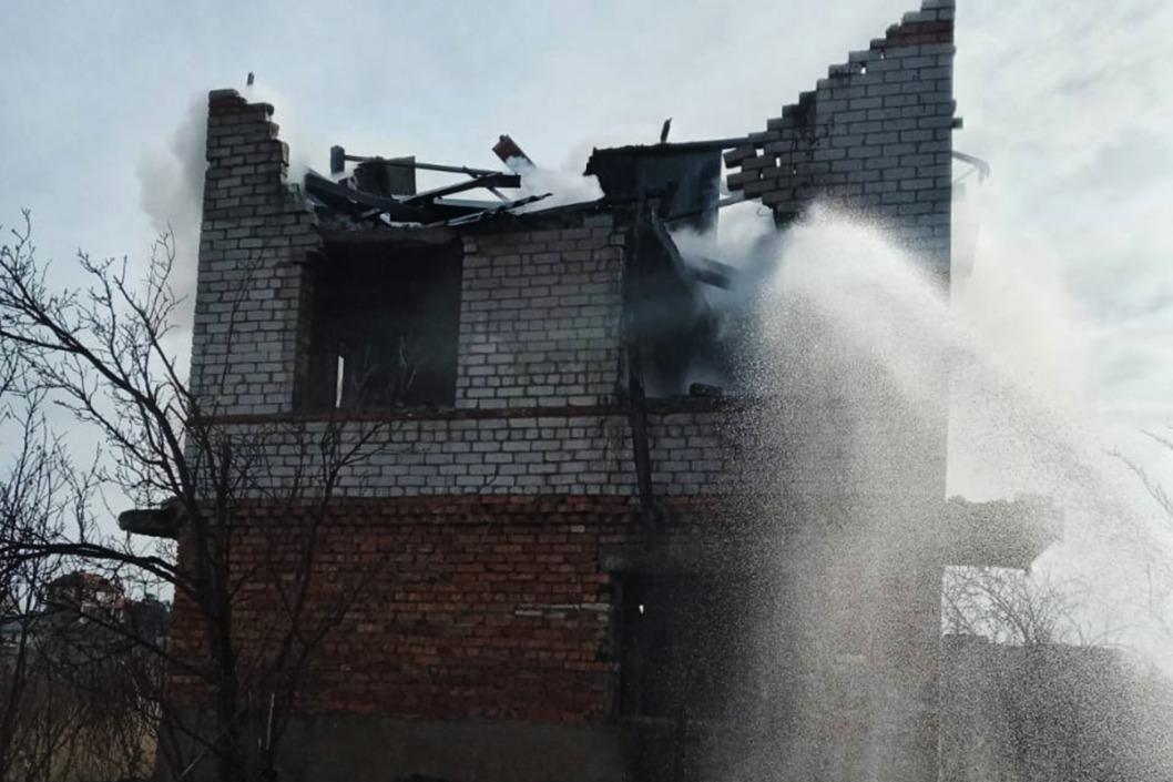 В Днепре сгорело заброшенное здание - рис. 1