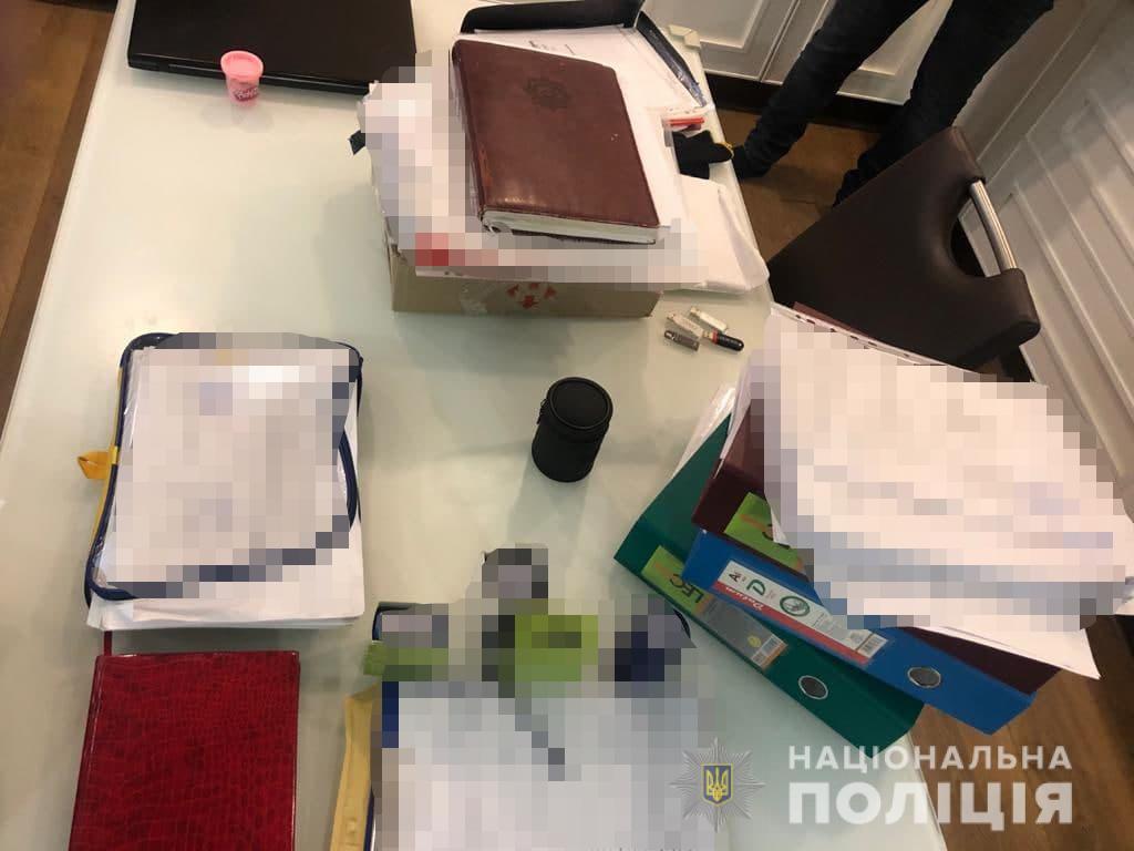 В Днепропетровской области задержаны рэкетиры, терроризировавшие местных фермеров - рис. 3