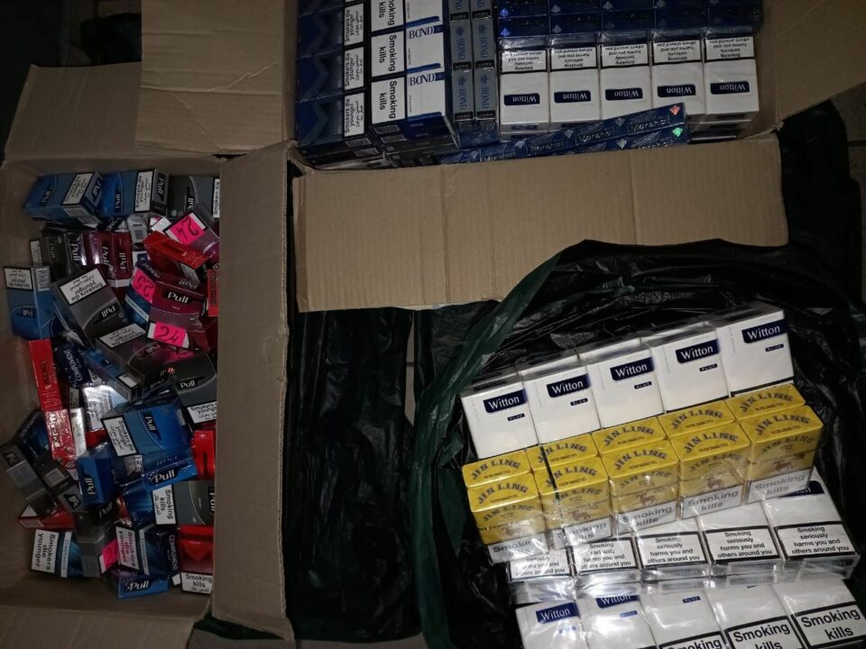 В Каменском полиция изъяла контрафактные сигареты и алкоголь - рис. 1