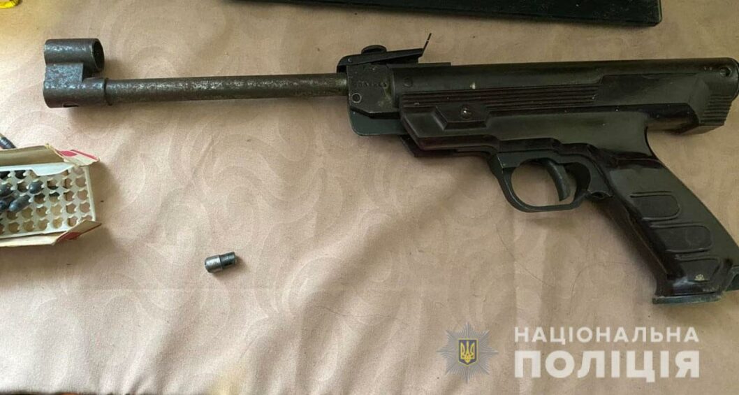 В Синельниково и Межевой полиция изъяла оружие и наркотики (ФОТО) - рис. 3