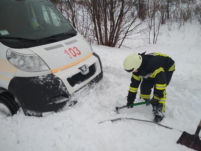 Под Днепром спасатели помогли медикам скорой помощи - рис. 1