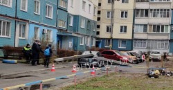 В Днепре фонарный столб упал на иномарку (ФОТО) - рис. 5