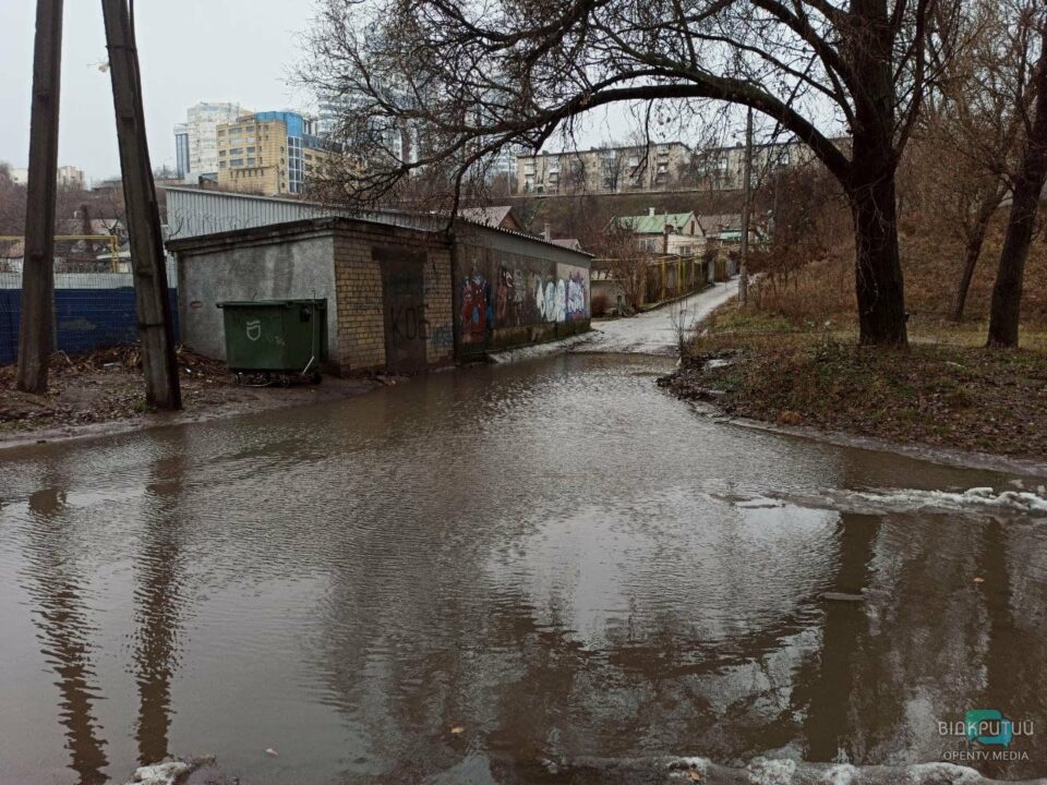 Несите лодку: в Днепре возле инфиза разлилось "море" (ФОТО) - рис. 2