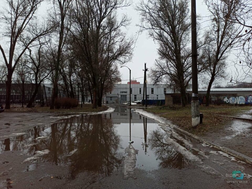 Несите лодку: в Днепре возле инфиза разлилось "море" (ФОТО) - рис. 4
