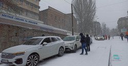 В Днепре на Крутогором спуске произошло сразу 5 ДТП: повреждены 14 авто - рис. 21