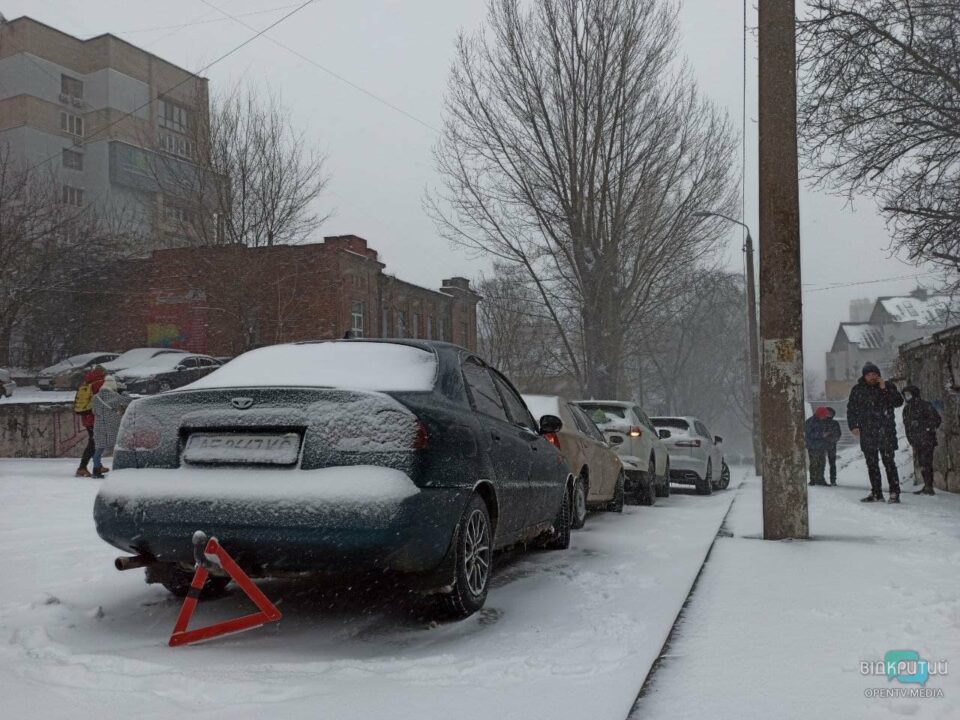 В Днепре на Крутогором спуске произошло сразу 5 ДТП: повреждены 14 авто - рис. 2