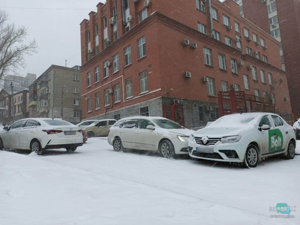 В Днепре на Крутогором спуске произошло сразу 5 ДТП: повреждены 14 авто - рис. 10