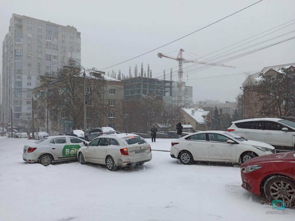 В Днепре на Крутогором спуске произошло сразу 5 ДТП: повреждены 14 авто - рис. 11