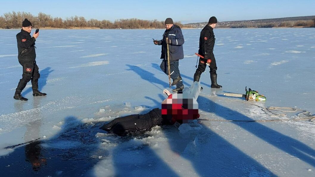 В Днепре подо льдом обнаружили тело рыбака - рис. 2