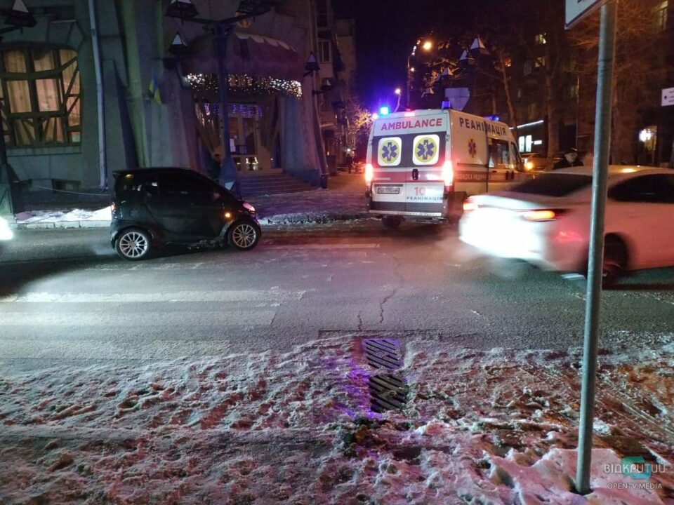 ДТП в Днепре на Воскресенской: пешеход уверяет, что его сбили на зебре (ФОТО) - рис. 1