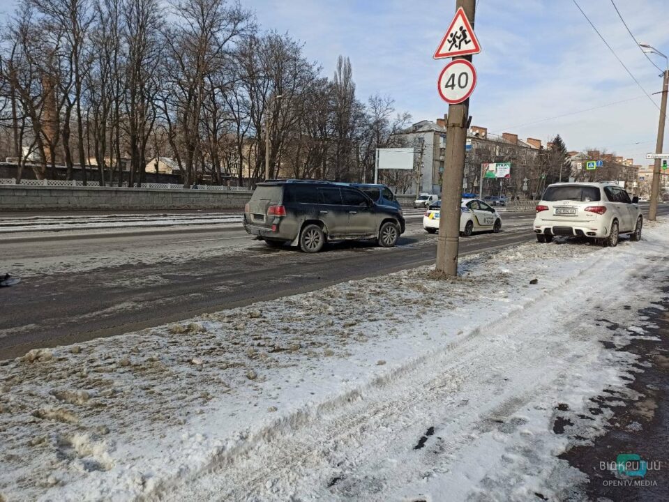 В Днепре на проспекте Хмельницкого произошло ДТП: Renault врезался в Lexus - рис. 2