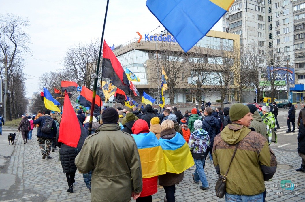 «Борьба продолжается»: в центре Днепра прошел марш ко Дню добровольца (ФОТО) - рис. 10