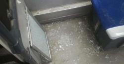В Днепре хулиганы разбили окно в вагоне трамвая - рис. 2