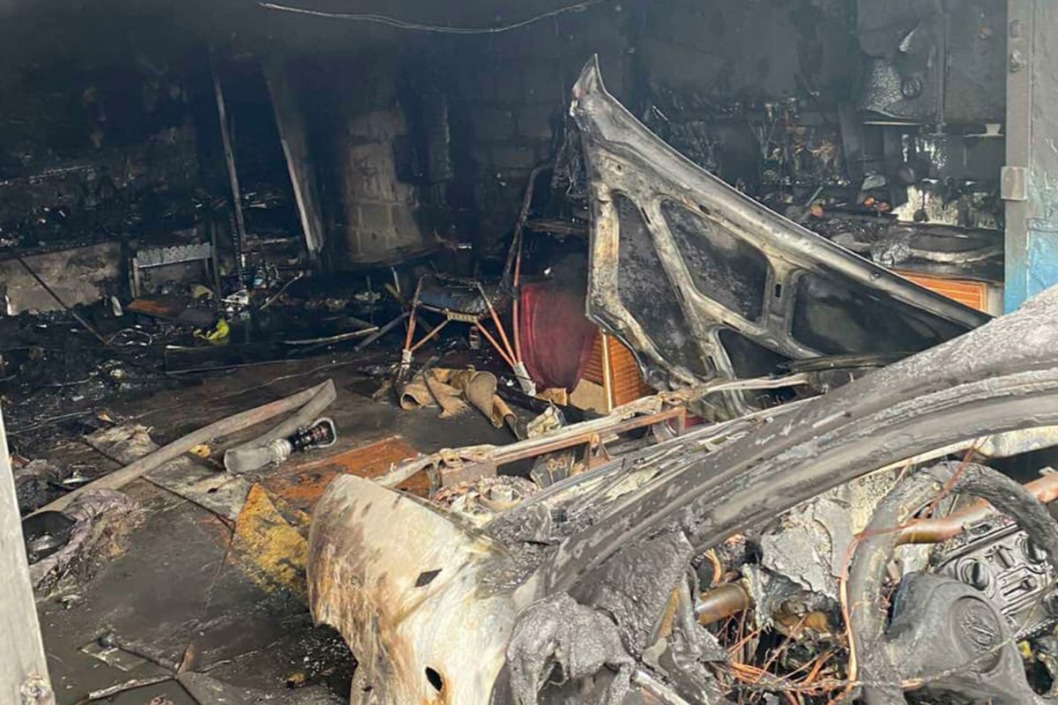 В Кривом Роге в одном из гаражей сгорел автомобиль с мужчиной внутри - рис. 4
