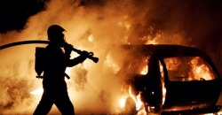 В Днепре сгорел эвакуатор: полиция подозревает поджог - рис. 13