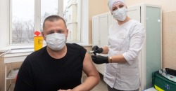 Мэр Днепра Борис Филатов вакцинировался от коронавируса - рис. 18