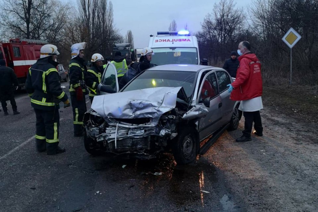 Лобовое столкновение под Верхнеднепровском: 1 погибший, 3 пострадавших - рис. 1