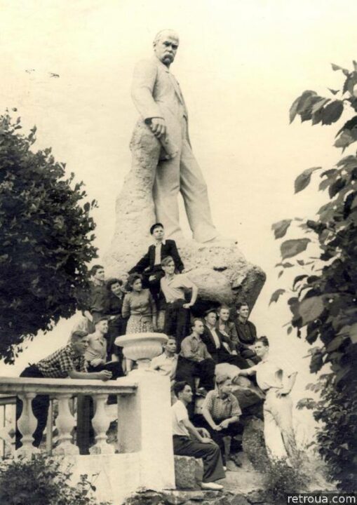 Как выглядел первый памятник Кобзарю в днепровском парке Шевченко (ФОТО) - рис. 1