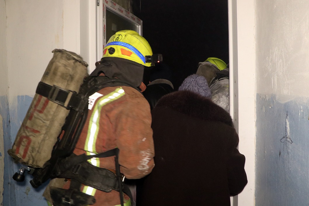 В Днепре горел многоэтажный дом: эвакуировали 30 человек - рис. 7