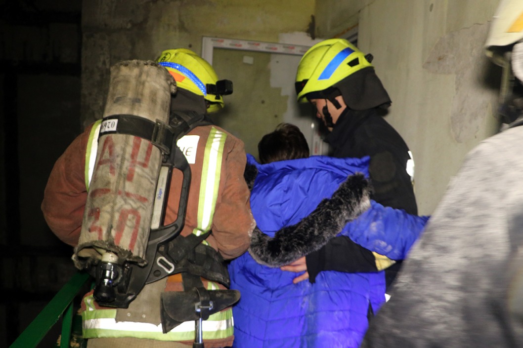В Днепре горел многоэтажный дом: эвакуировали 30 человек - рис. 6