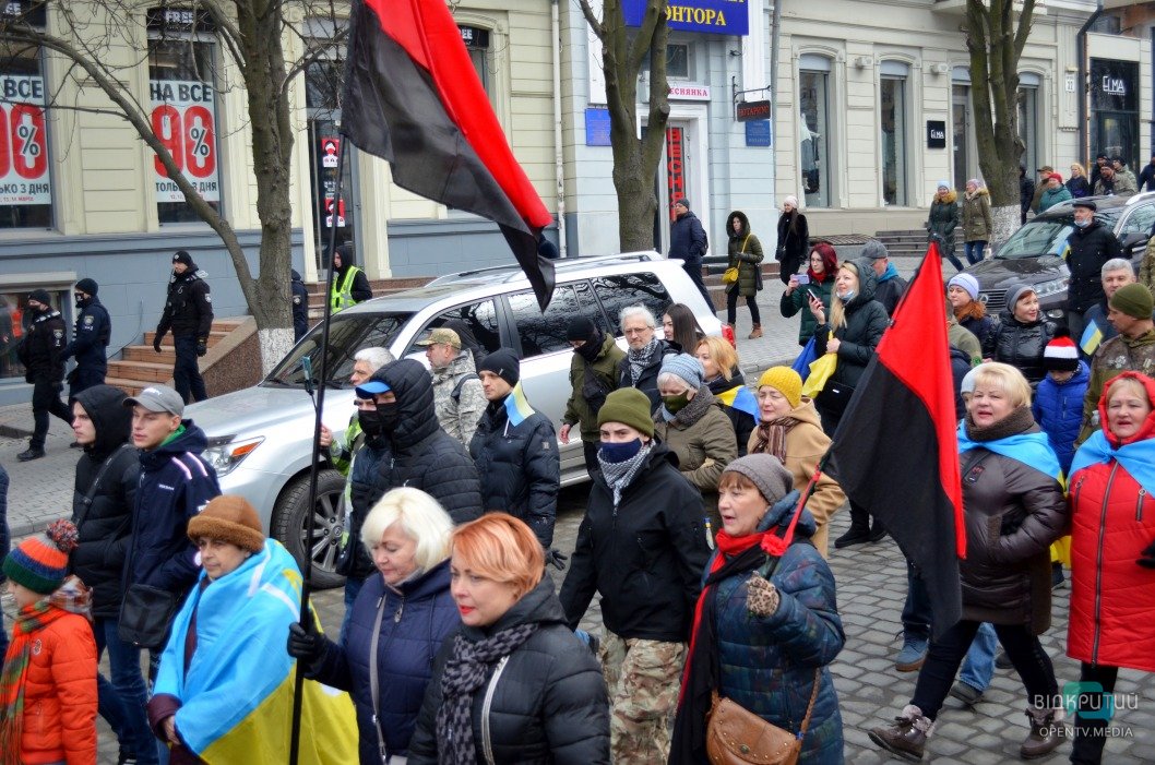 «Борьба продолжается»: в центре Днепра прошел марш ко Дню добровольца (ФОТО) - рис. 4