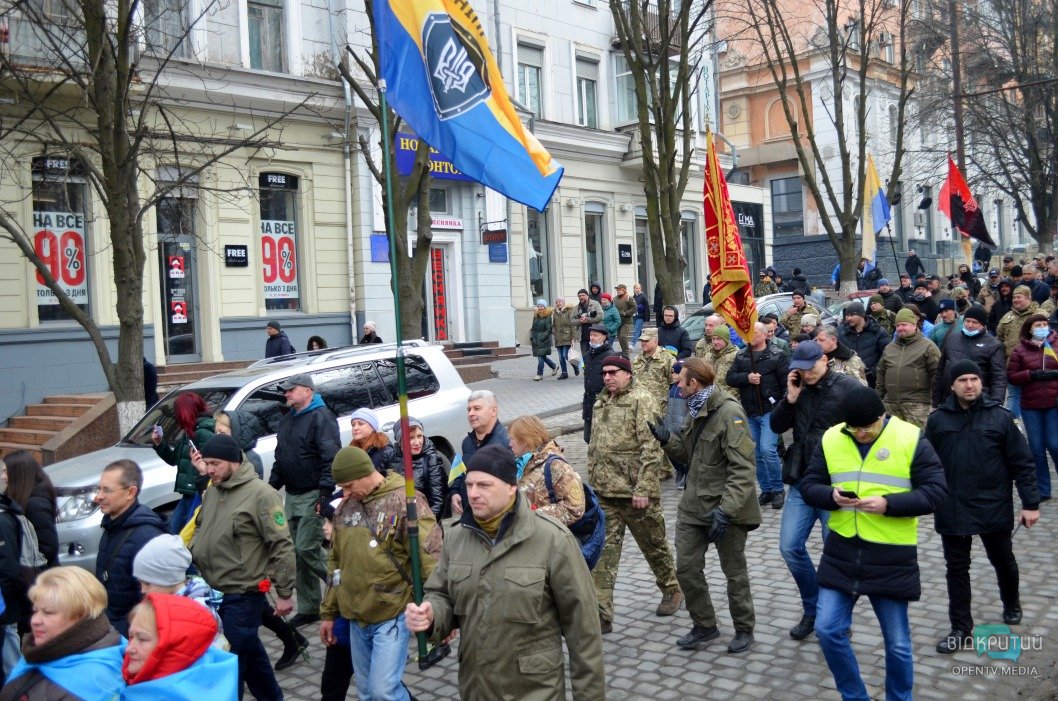 «Борьба продолжается»: в центре Днепра прошел марш ко Дню добровольца (ФОТО) - рис. 5