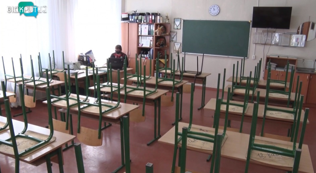 Днепровские школьники в 3-й раз пошли на дистанционное обучение - рис. 1
