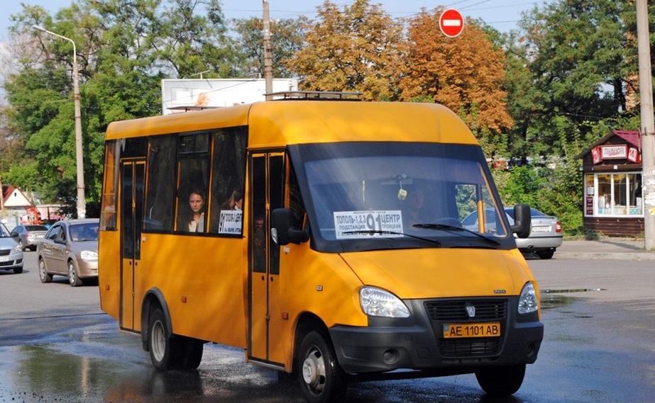 В Днепре водитель маршрутки отказался бесплатно везти льготников - рис. 1