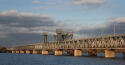 Железнодорожники Приднепровской магистрали начали ремонт путей на Амурском мосту - рис. 5