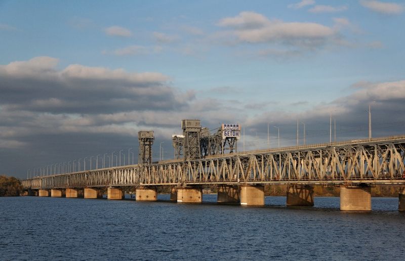 Железнодорожники Приднепровской магистрали начали ремонт путей на Амурском мосту - рис. 1