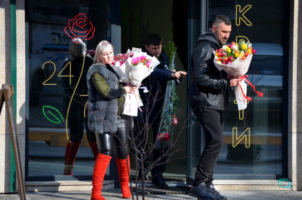 Неподдельные эмоции: какое настроение у жителей Днепра 8 марта (Фото) - рис. 9